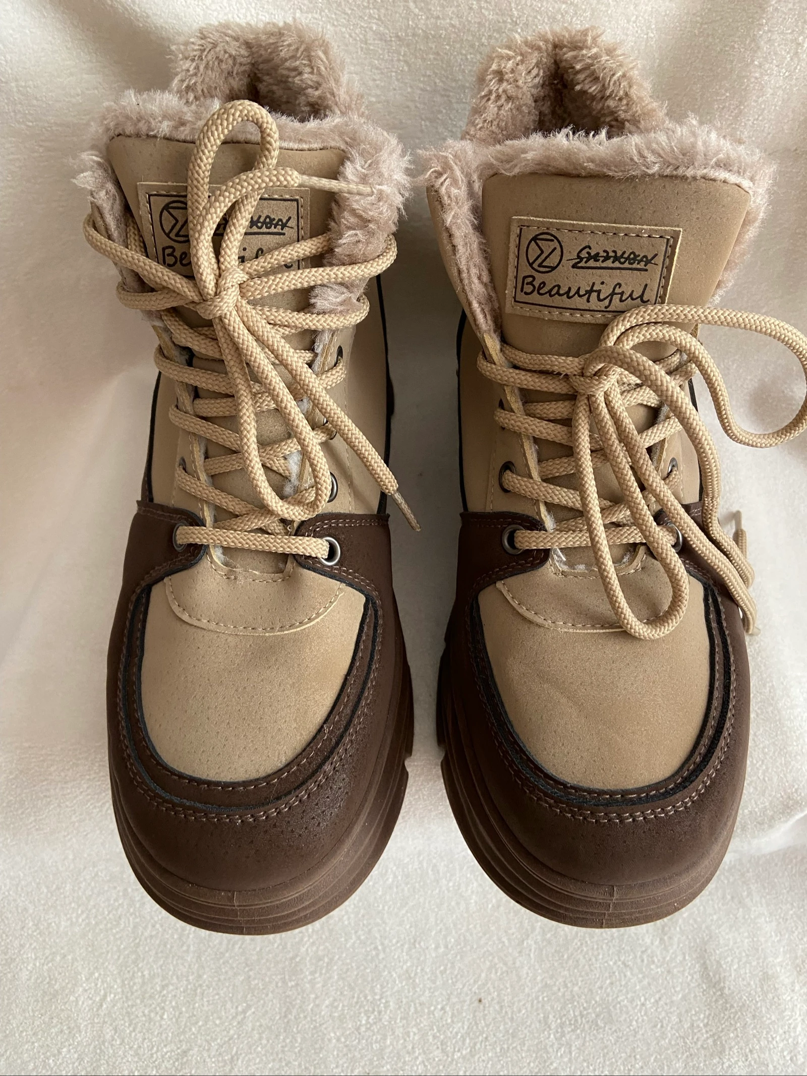 Chaussure de marche fourrée•semelle plate-forme•lacets•suédine•beige/marron•42•Beautiful 
